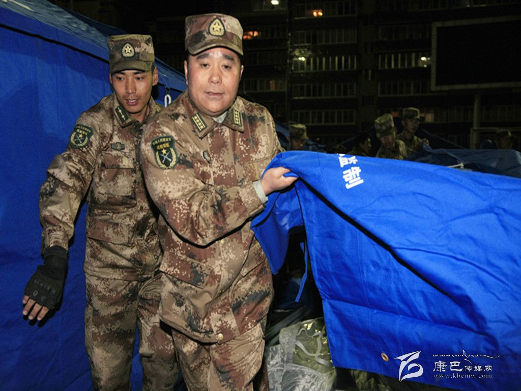 軍民魚水情深 ——甘孜軍分區(qū)抗震救災掠影