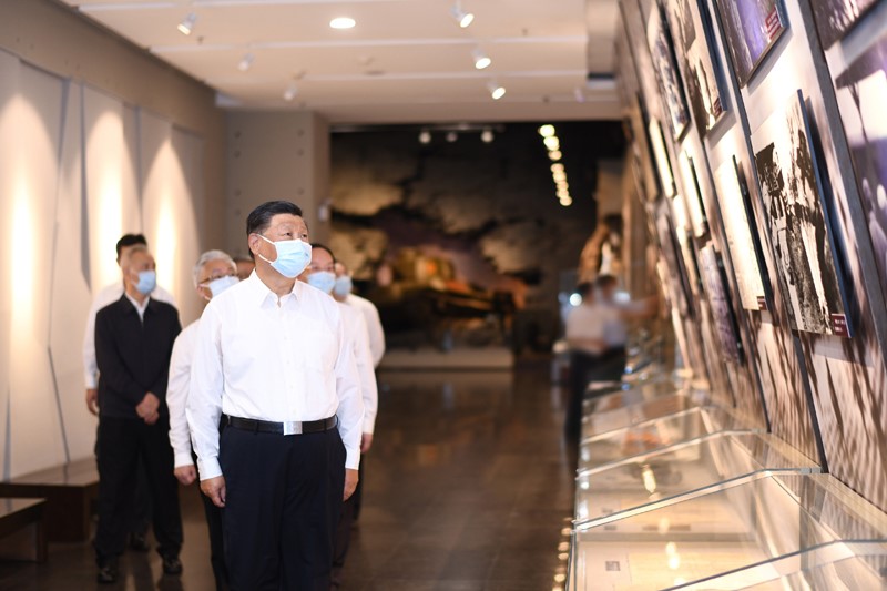 2022年8月16日至17日，中共中央總書記、國家主席、中央軍委主席習(xí)近平在遼寧考察。這是16日下午，習(xí)近平在錦州市考察遼沈戰(zhàn)役紀(jì)念館。 新華社記者 燕雁 攝