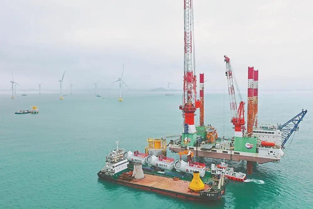 福能集團(tuán)曾是“一煤獨(dú)大”的老國(guó)企，近年來(lái)積極轉(zhuǎn)型，布局新能源、新材料、醫(yī)療健康等領(lǐng)域。圖為福能集團(tuán)三川海上風(fēng)電項(xiàng)目。（資料圖片）